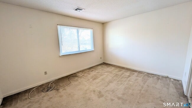 Building Photo - 69 Northwest Dr