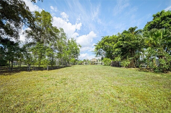 Building Photo - 16770 Lakeview Ct