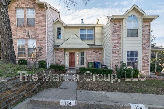 Building Photo - 3904 Brandon Park Dr