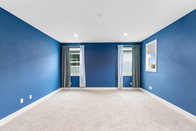 Building Photo - Spacious Two-Story in Port Orchard