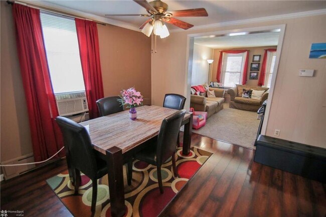 Building Photo - This adorable home is available for rent. This 2 bedroom property has bee renovated