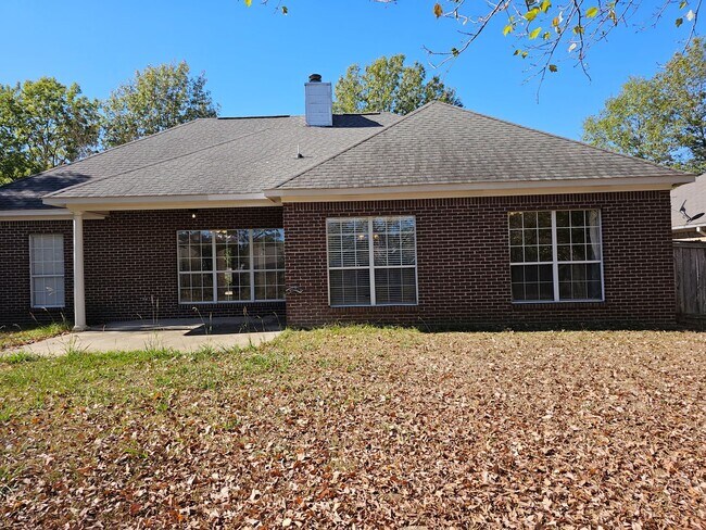 Building Photo - 132 Middlefield Dr