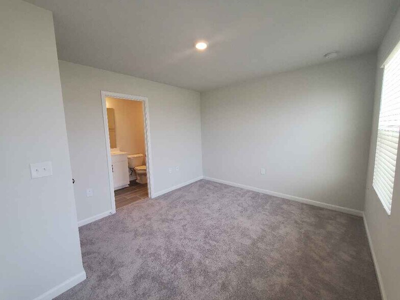 Building Photo - Room in Townhome on Kasota Ln