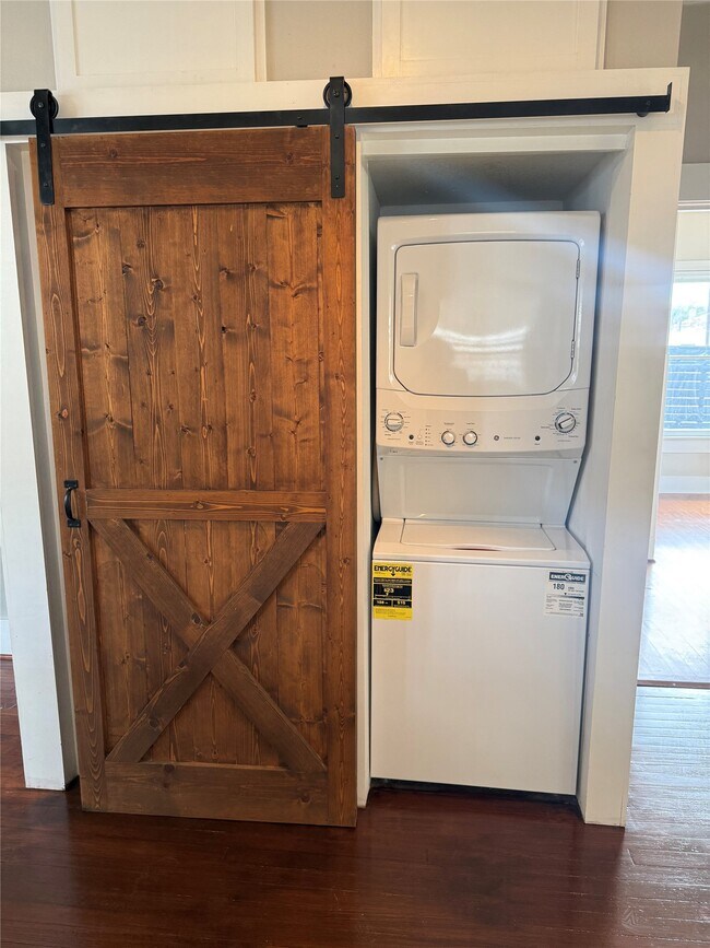 Building Photo - 305 Enid St