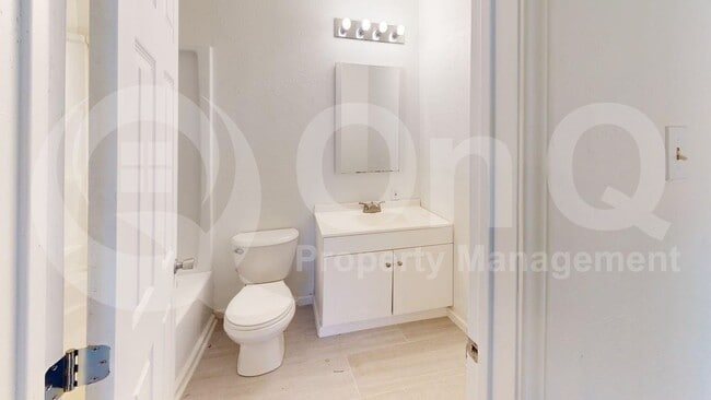 Building Photo - 910 S Mills Dr
