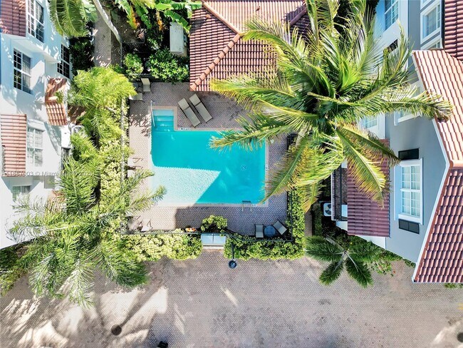 Primary Photo - 290 NE 5th Ave