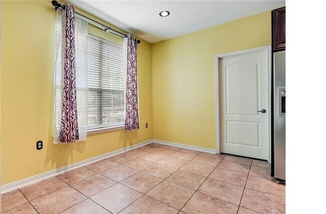 Building Photo - 6200 Ken Caryl Dr