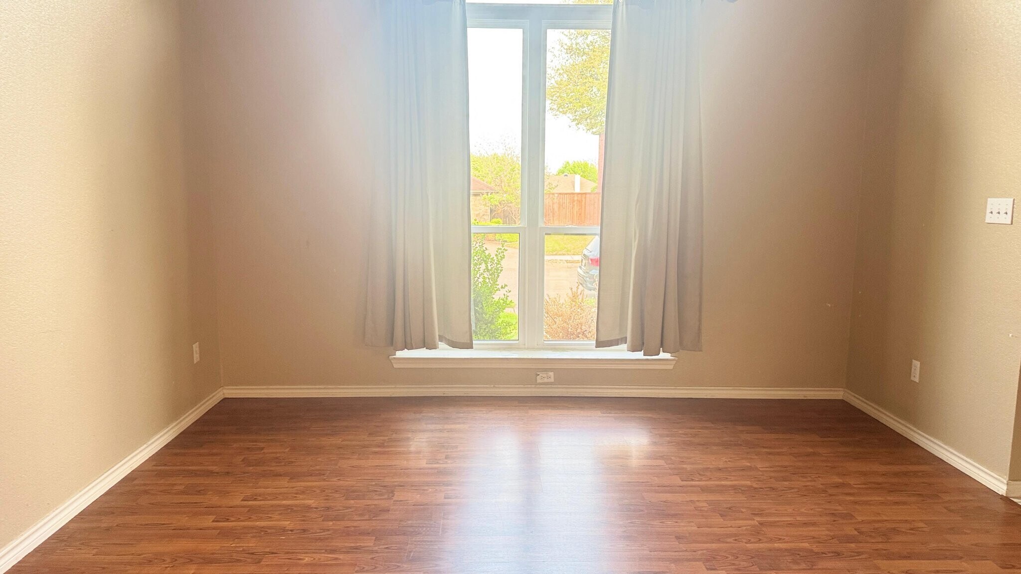 Building Photo - 7011 Cottonwood Cir