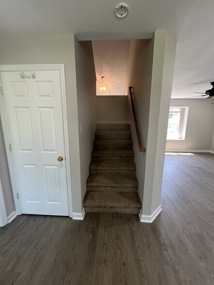 Building Photo - 2812 Hydes Ferry Rd