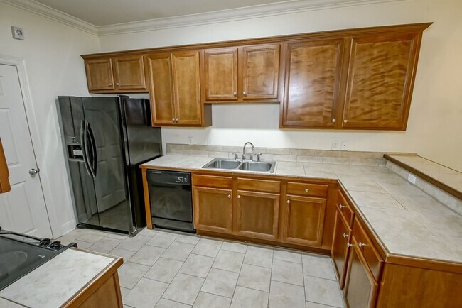Building Photo - 10600 Lakes Blvd