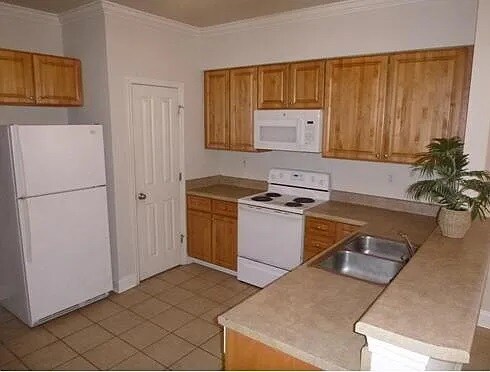 Building Photo - 4441 Burbank Dr