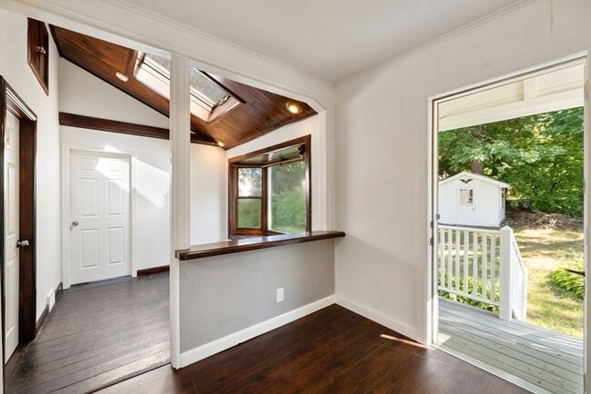 Building Photo - 42 Pinehurst Ave