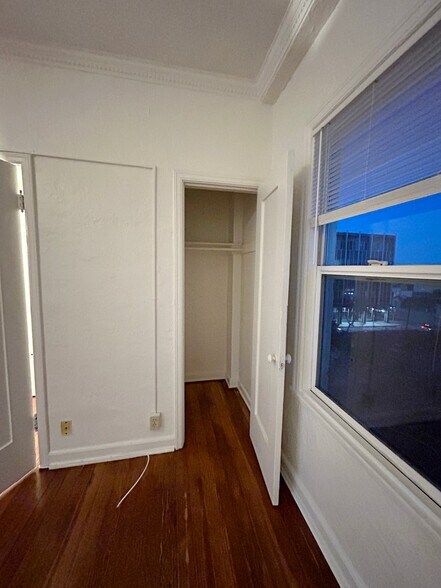 Building Photo - 1523 N McCadden Pl