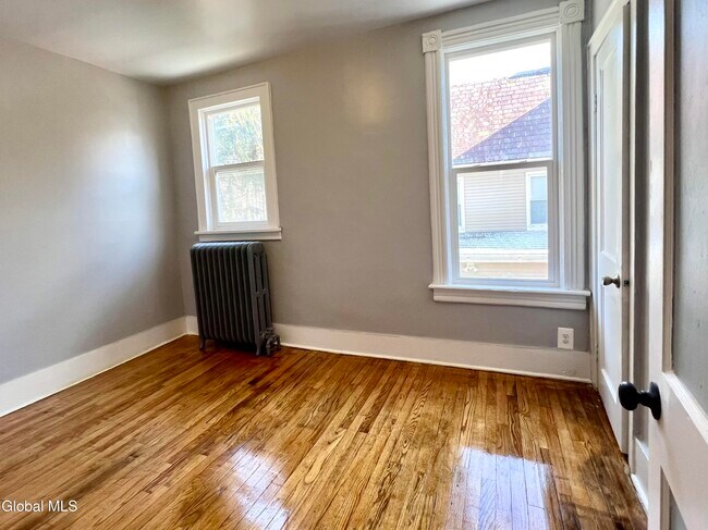 Building Photo - 298-300-300 Locust Ave