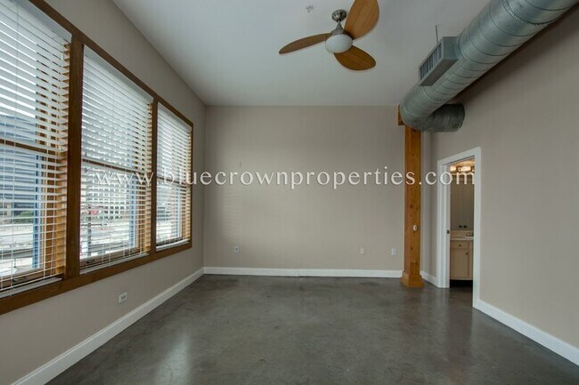 Building Photo - 2502 Live Oak St