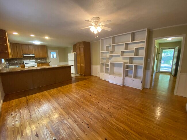 Building Photo - 2507 Waldemar Ln