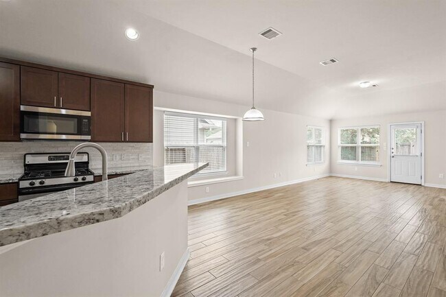 Building Photo - 10918 Barker View Dr