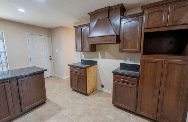 Building Photo - 204 N Espana Dr