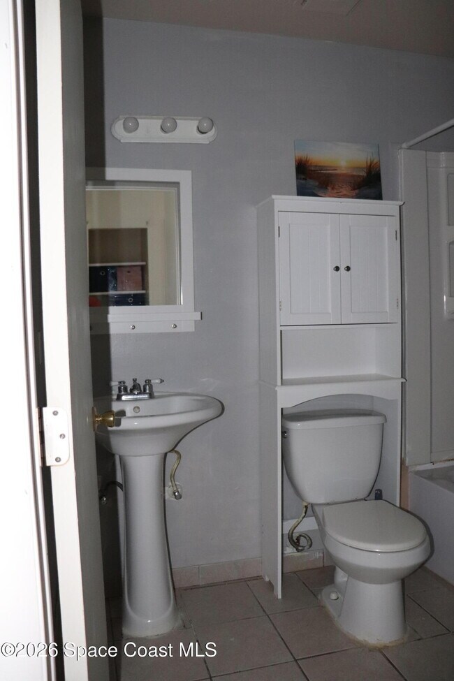 Building Photo - 1204 Linmoor Cir NE