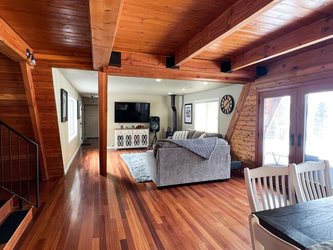 Building Photo - 22359 Mirror Lake Dr