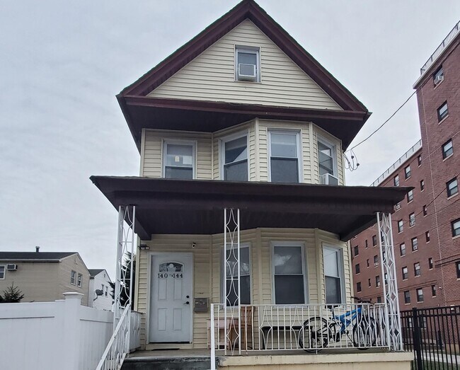 Building Photo - 140 W 3rd St