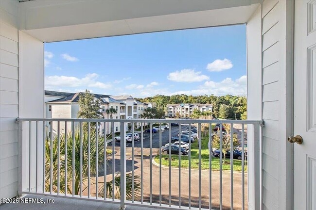 Building Photo - 8201 Green Parrot Rd