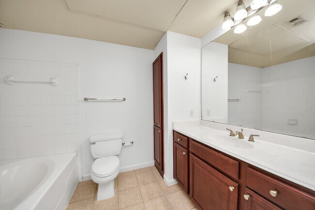 Building Photo - 7575 Kirby Dr