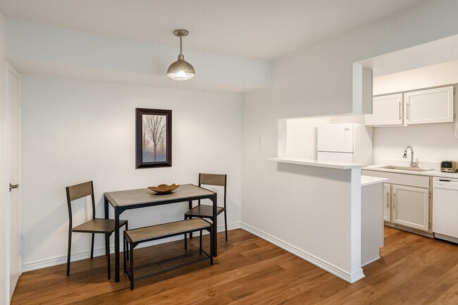 Building Photo - 1040 Clayton Ln