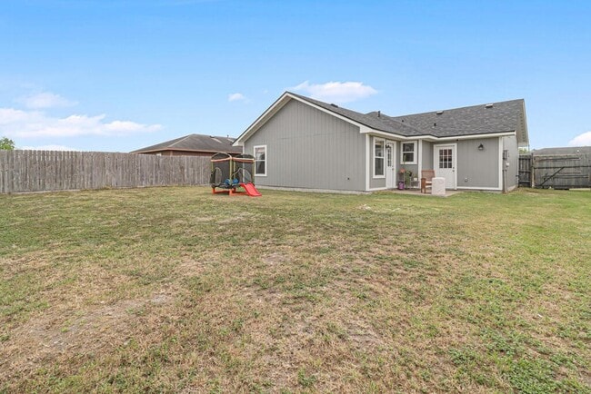 Building Photo - 5725 Ventura Ln