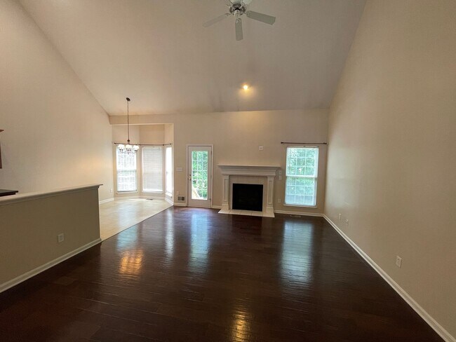 Building Photo - Amazing Home East Jefferson Co For Lease