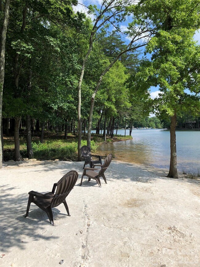 Building Photo - 113 Lake Davidson Park