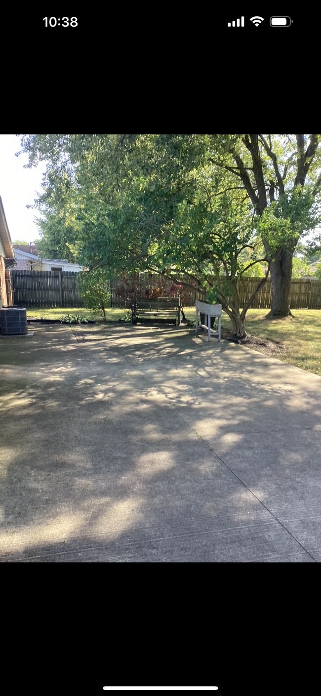 Building Photo - 495 Meadow Ln