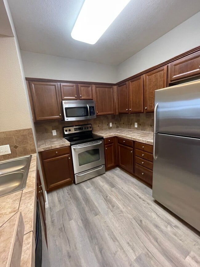 Building Photo - 2133 Krisron Rd