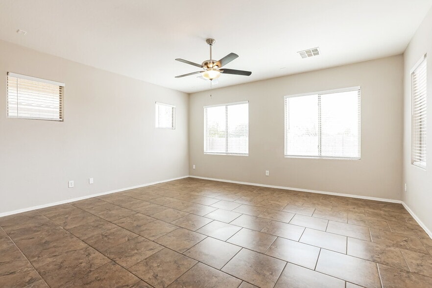 Building Photo - 38514 N Navarro Dr