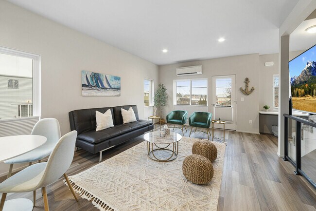 Building Photo - 904 21st St