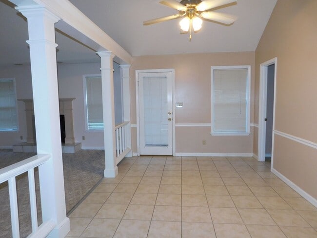 Building Photo - 3 Bedroom Home in Pebble Creek Subdivision