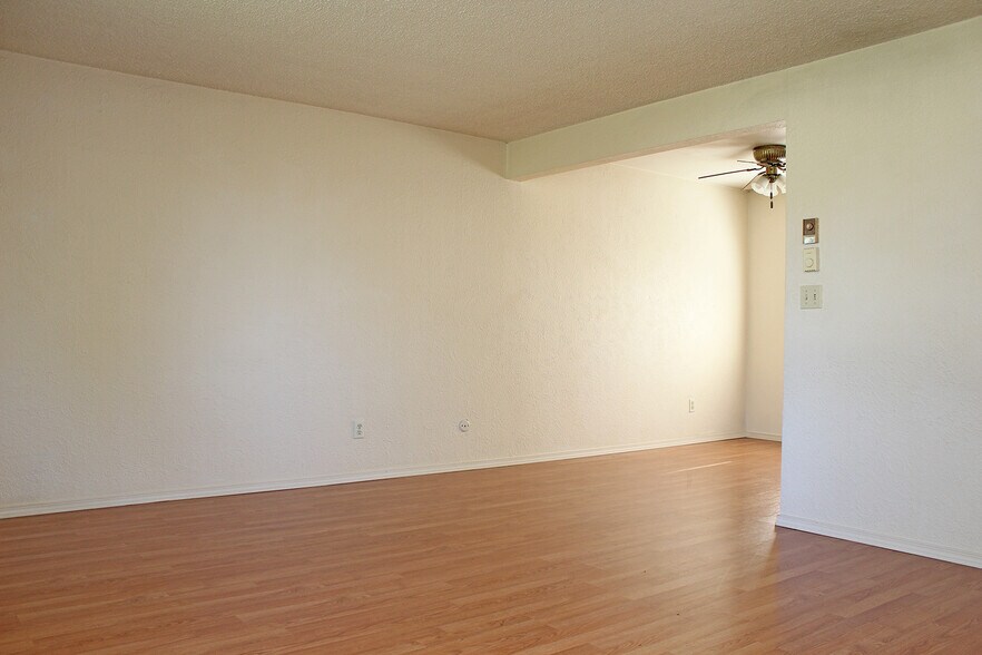 Building Photo - 4110-4116 N Willis Blvd