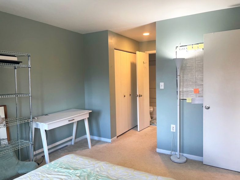 Master bedroom - 10 W Hill St