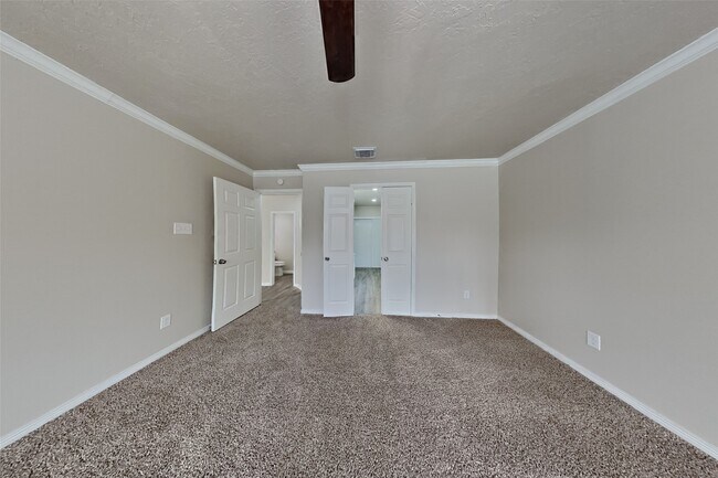 Building Photo - 8306 Lake Crystal Dr