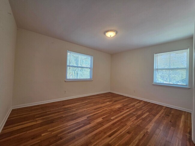 Building Photo - Bull St