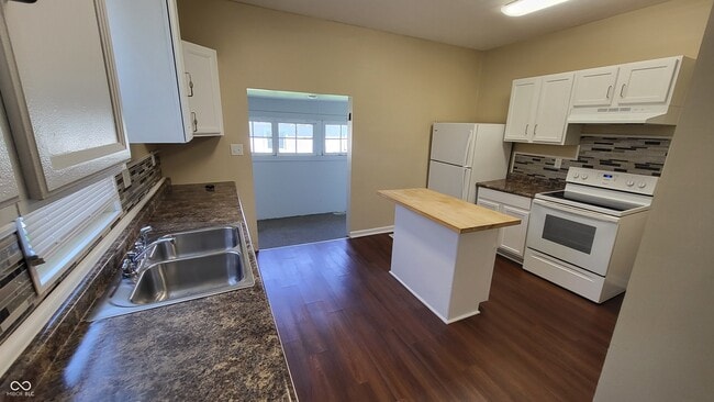 Building Photo - 1314 E 10th St