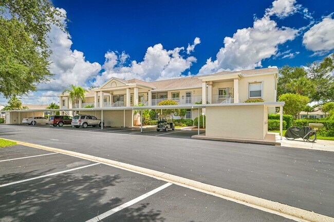 Primary Photo - ** 2 Bed/2Bath + Den Condo FULLY FURNISHED...