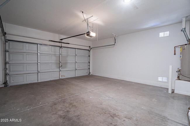 Building Photo - 12614 W Earll Dr