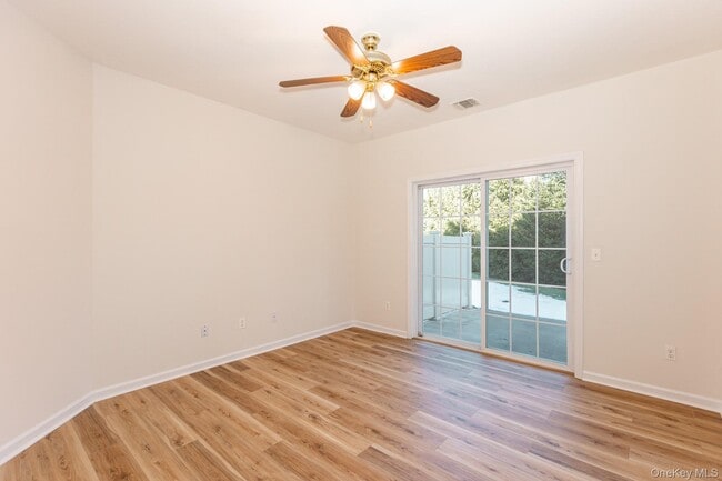 Building Photo - 975 Main St