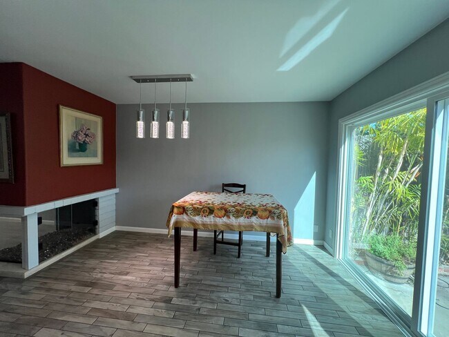 Building Photo - Garden Park Townhomes: 3 Bedroom 3 Bath At...