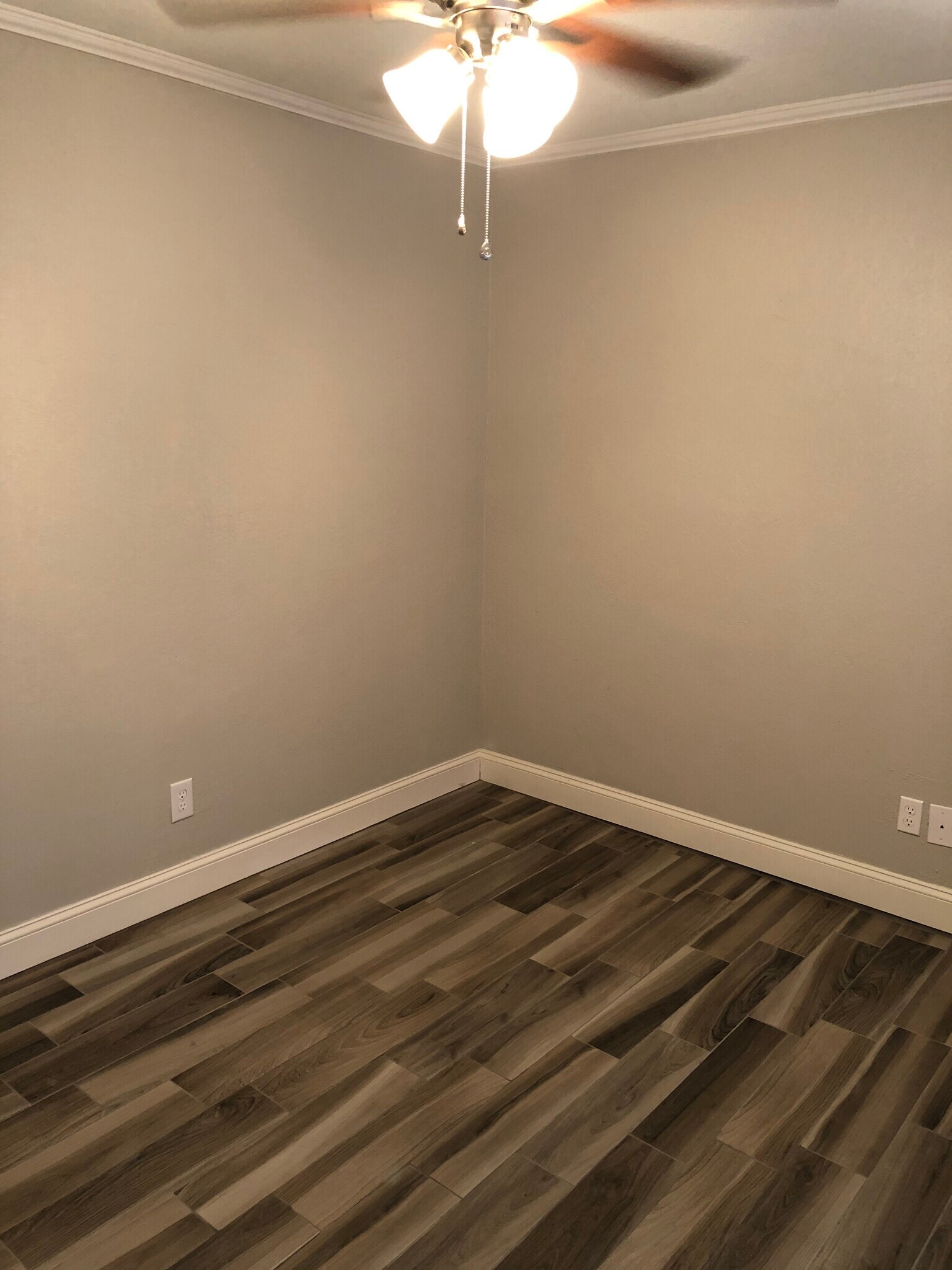 Building Photo - 828 Hardy Springs Cir