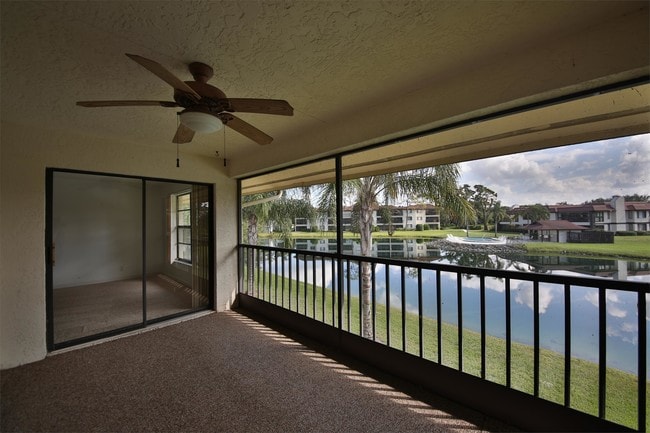 Building Photo - 400 Misty Pines Cir