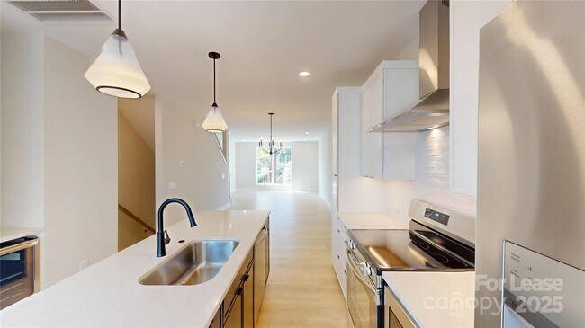 Building Photo - 407 Devender Ln