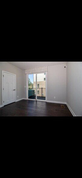 Building Photo - 458 W Tremont Ave