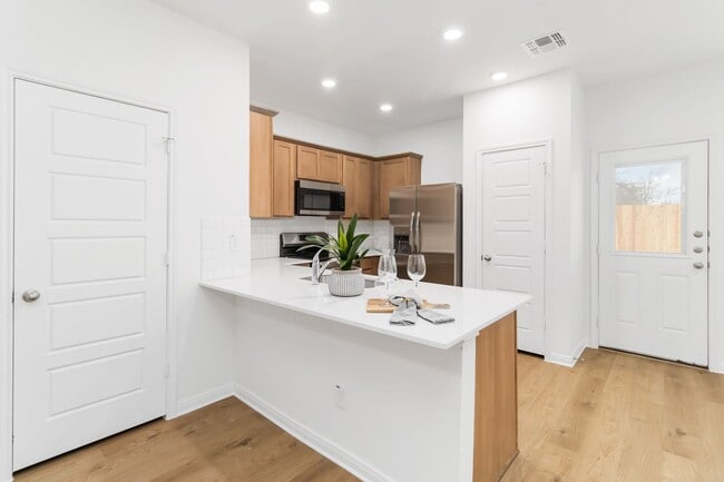 Building Photo - 15526 Suess Hl